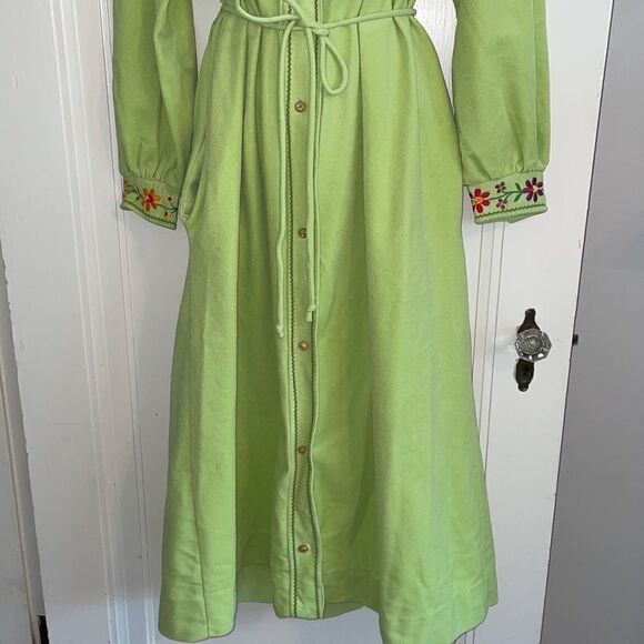 Vtg 60s By At Home Wear Van Raalte light green floral embroidered velour robe - Picture 6 of 10